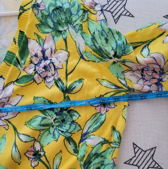 Signature Collection Cardigan size large summer floral design - Picture 4 of 7